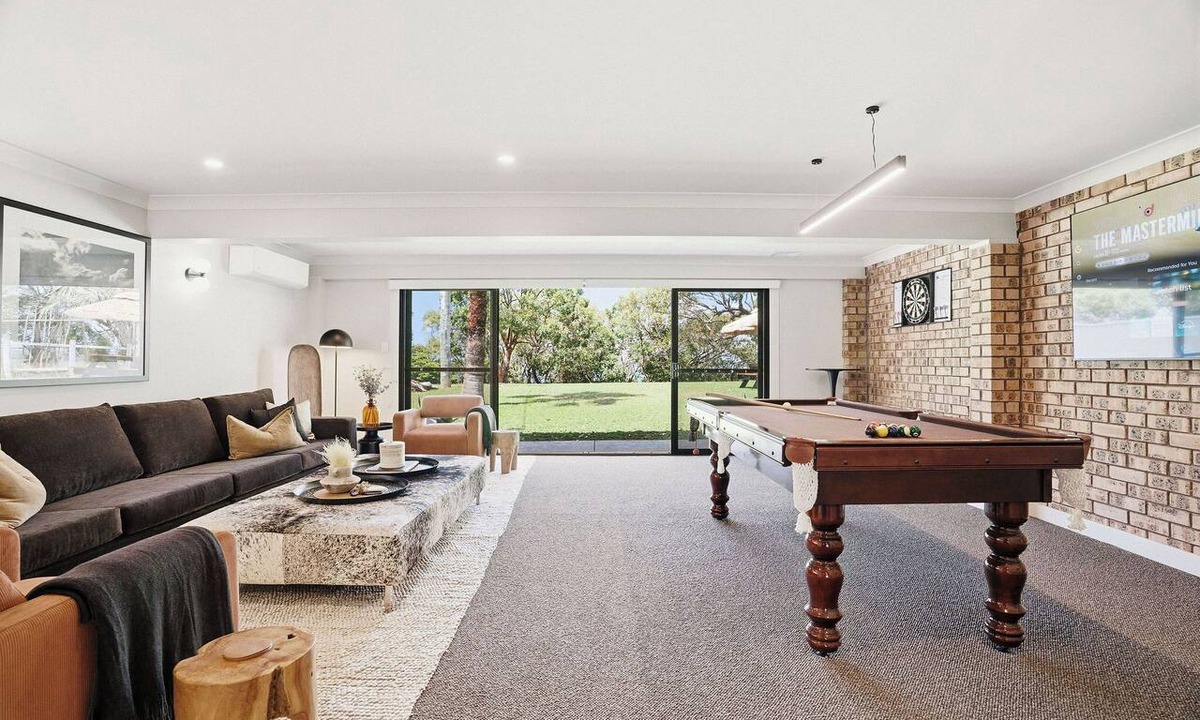 Lake Munmorah House | Absolute Lakefront Luxe Retreat | Sleeps 10 | 3 Decks + Pool Table