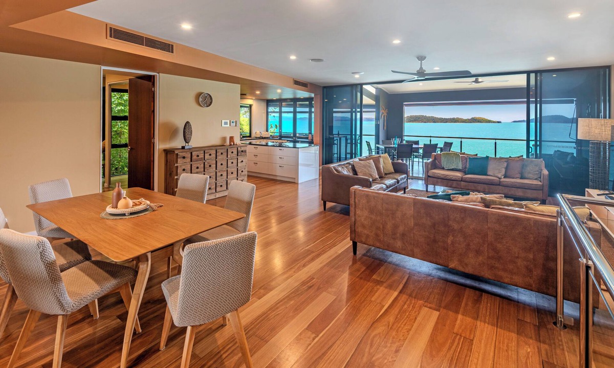 Hamilton Island Villa | ABSOLUTE WATERFRONT LUXURY WITH NEW BUGGY