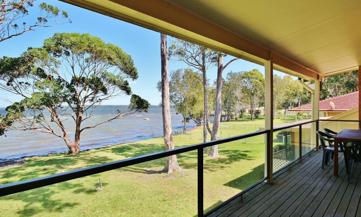 St. Georges Basin House | Absolute Waterfront - Belle Escapes Jervis Bay