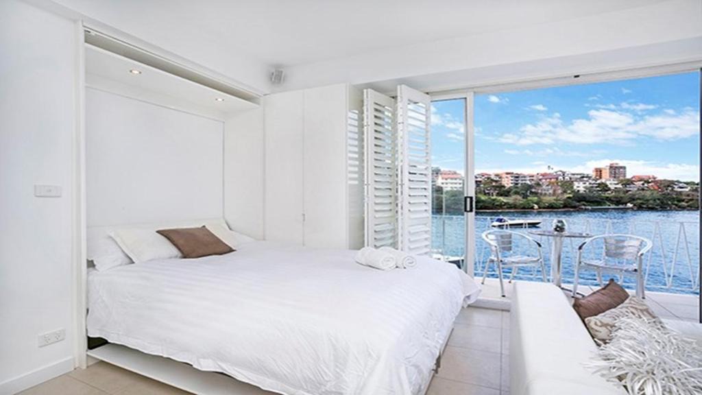 Kurraba Point Apartment | Absolute Water Front Sydney Harbour Studio BADEN