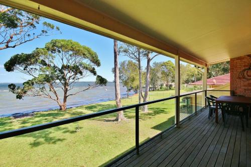 St. Georges Basin House | Absolute Waterfront - Belle Escapes Jervis Bay