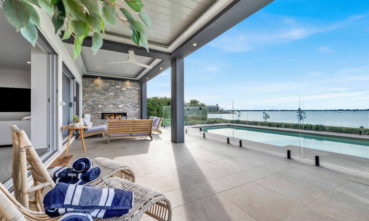 Yarrawonga House | Absolute Waterfront - Silverwoods Luxury Lake House