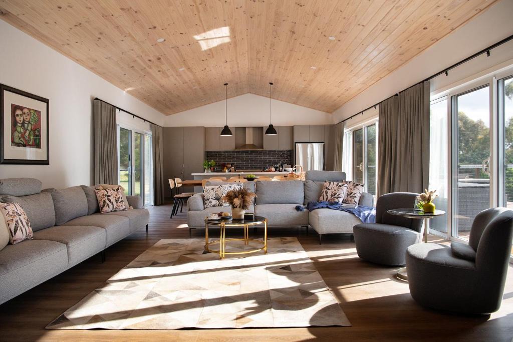 Eganstown House | Acacia House