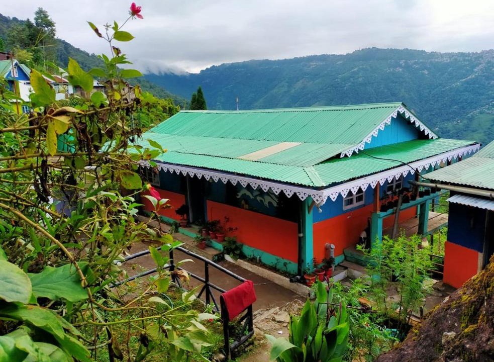 Lebong and Mineral Spring Tea Garden House | Ahans Homestay by StayApart