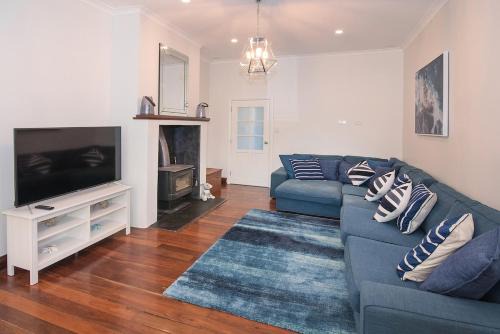 West Busselton House | All Decked Out- WIFI, AC in bedrooms, Fireplace