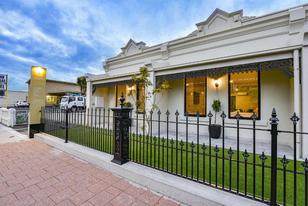 Mount Gambier Hotel | Aloha Central Premium Studios