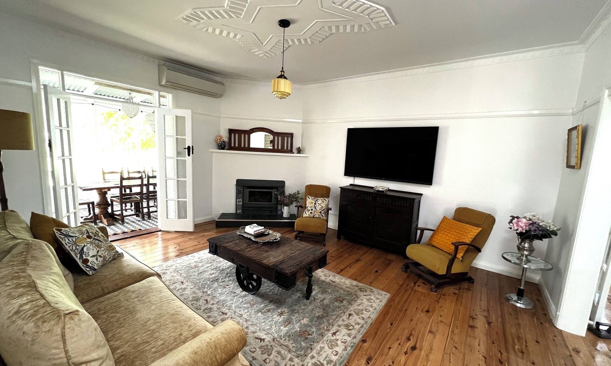 Mullamuddy Cottage | 'Alora' Charming 3-bedroom cottage in a serene setting.