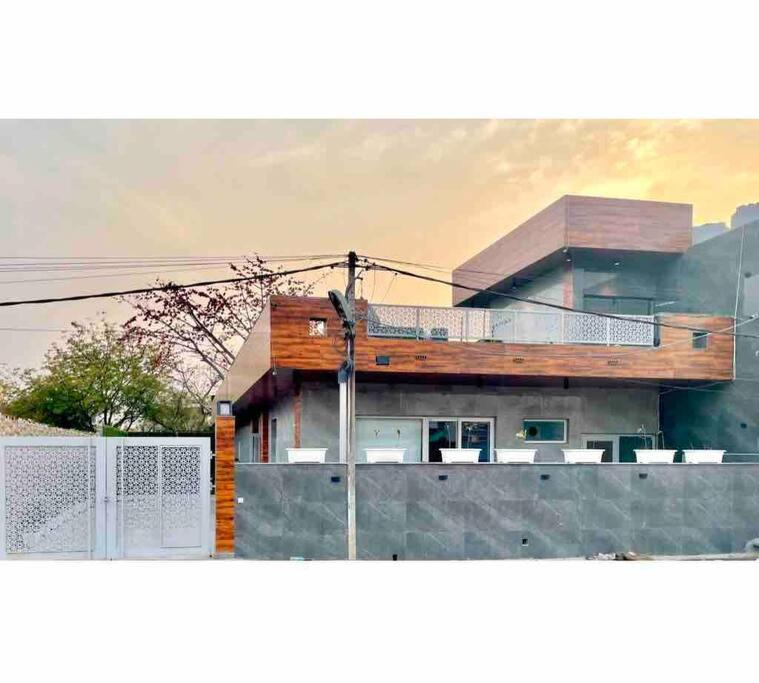 Rohini Villa | Amber - 5 Bedroom Villa, Garden in Rohini, Delhi