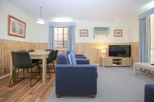 Bright House | Amber Cottage