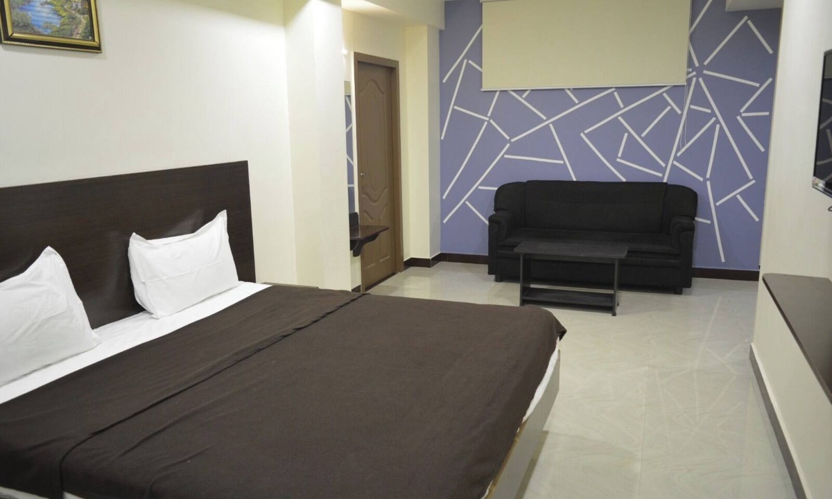 Mayiladuthurai Hotel | Annai Residency