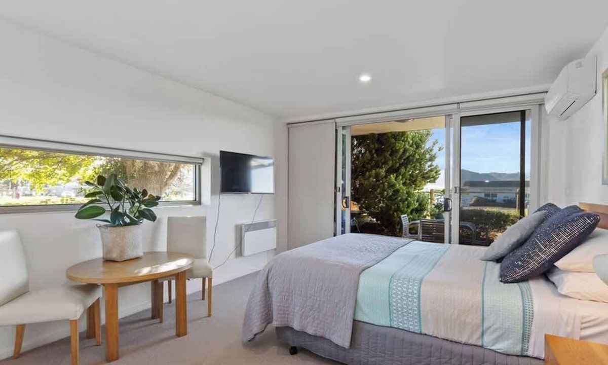 Apollo Bay Apartment | Apollo opposite Ocean ~Studio Apartment Free Wi-Fi