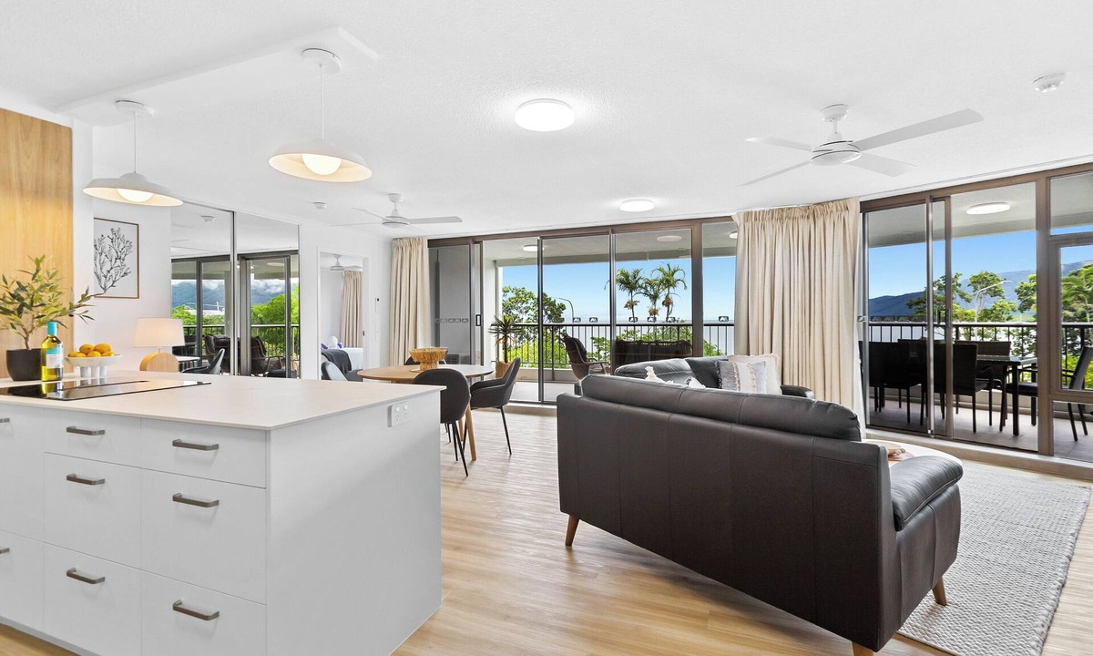 Cairns Central Business District Apartment | Aquarius Esplanade Retreat