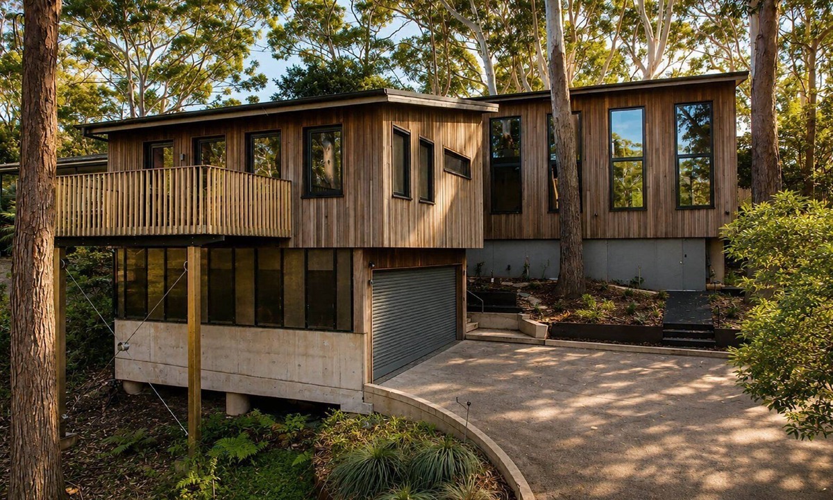 Macmasters Beach House | Architect design home, walk to Macmasters Beach