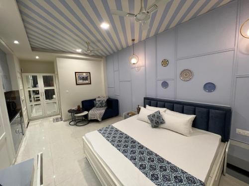 Pink City Apartment | Ardra Studio Apartment Compact Stay with Workspace MI Road Jaipur