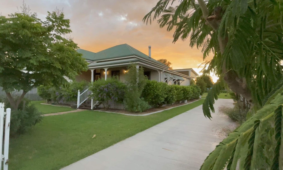 Warwick House | Area 51 Warwick -a very special place to stay