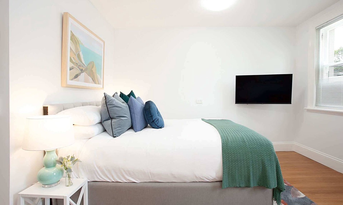 Lewisham Apartment | Art Deco Designer Studio in Lewisham