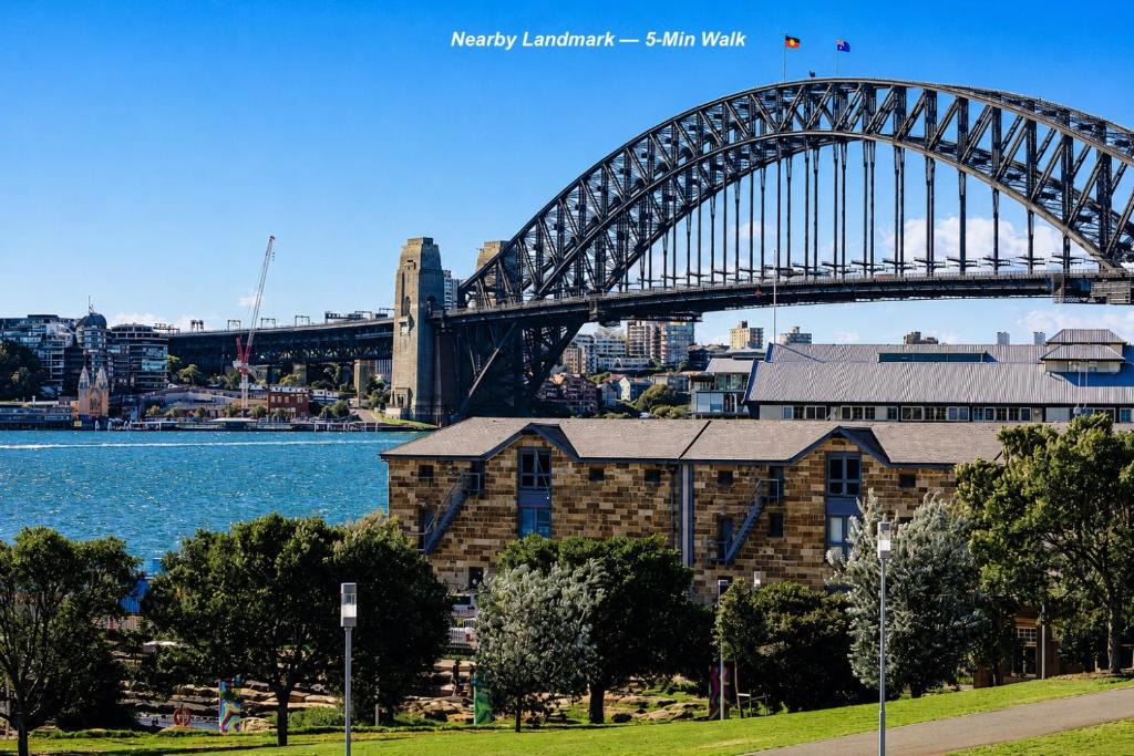 Millers Point Apartment | Art Deco Harbour Suite with Private Rooftop - Walk to Circular Quay