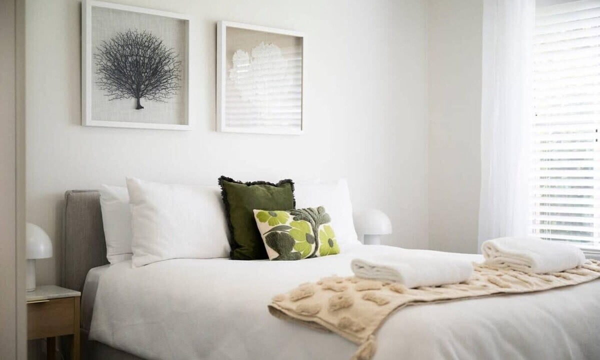 Calare House | Artful Abode - Duntryleague, Vibrant Decor