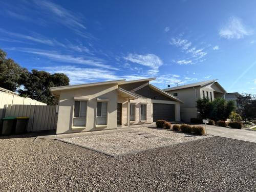 Port Hughes House | Atlantis - Spacious Coastal Home in Port Hughes