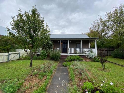 Tenterfield House | Awen Cottage