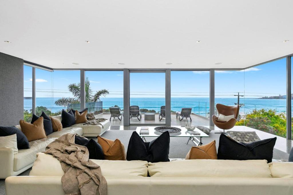 Lorne House | Azure