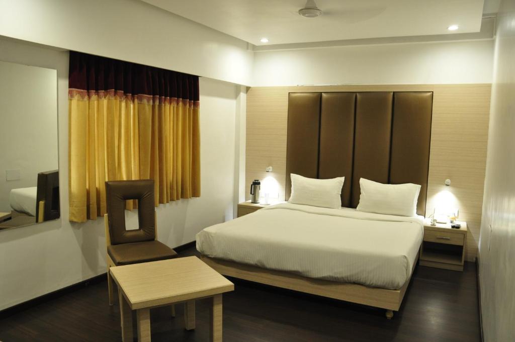 Bistupur Hotel | B S PLAZA