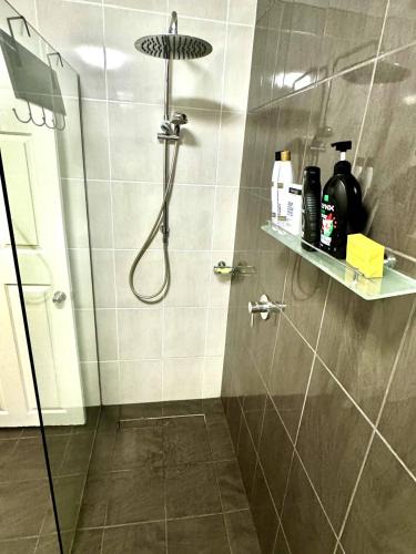 Clifton Beach House | Backpacker Bunks and Queen Pool Clifton Beach