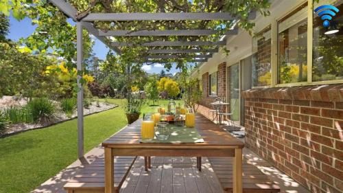Tapitallee House | Banksia