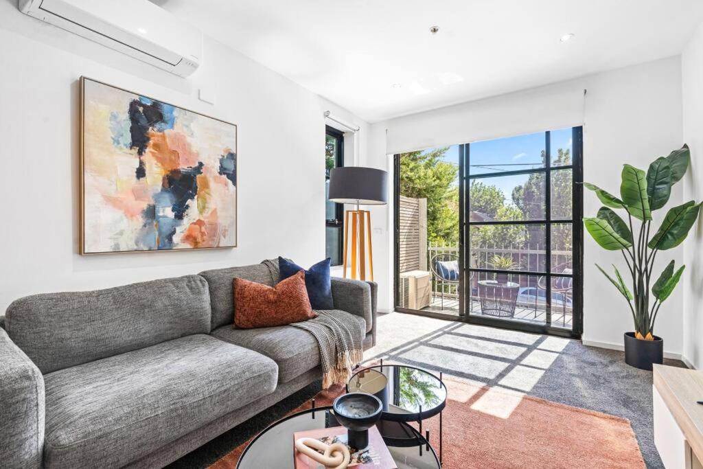 Saint Kilda South Apartment | Barkly Beachside Escape
