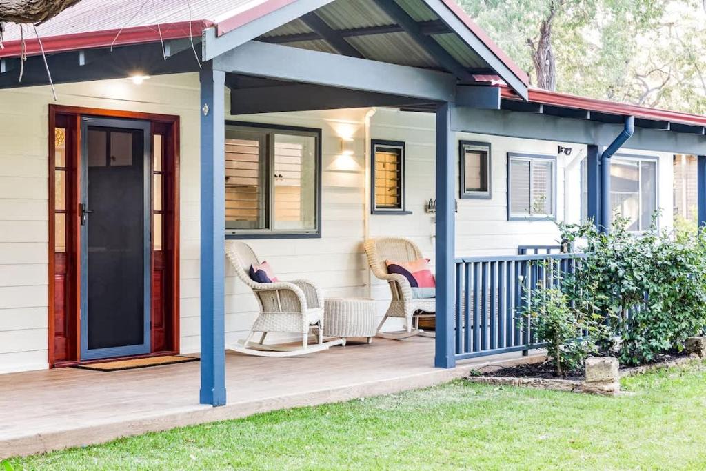 Quindalup House | Bay Cottage - Seaside Serenity Close to Town