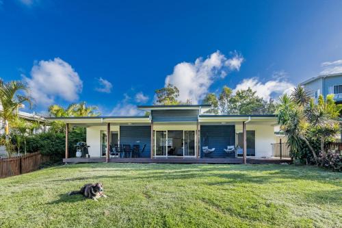 Agnes Water House | Bayview Pet-Friendly Fenced Yard Walk to Beach