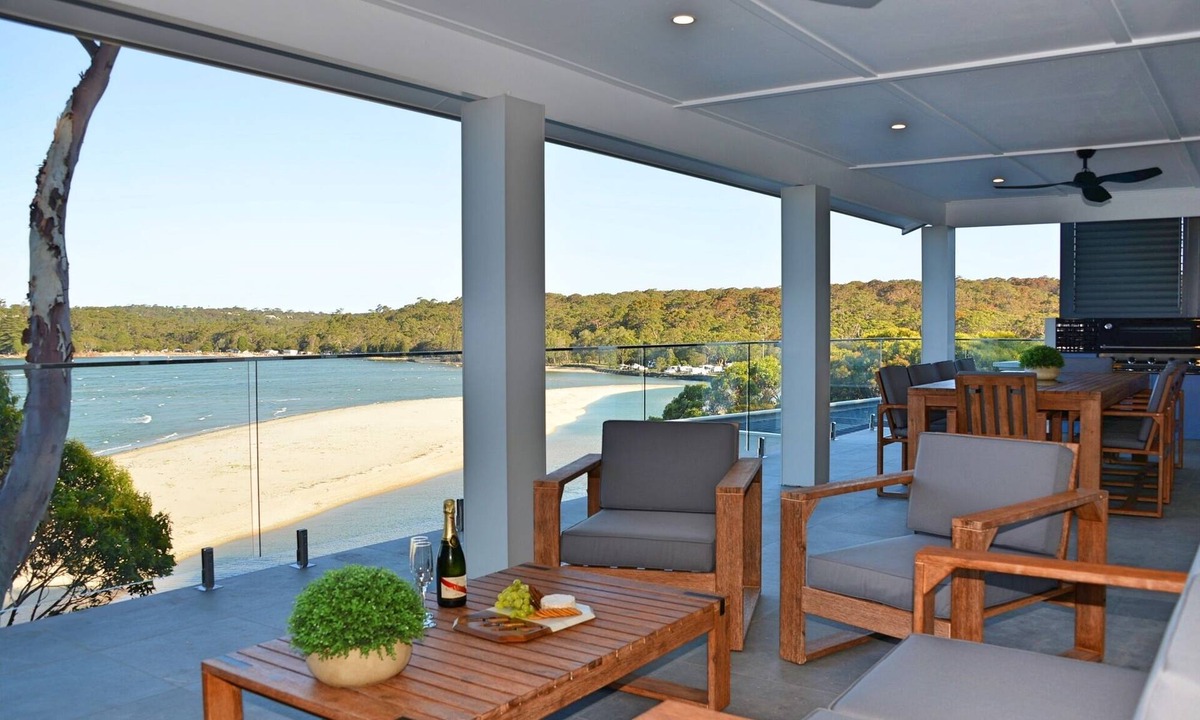 Maianbar House | BEACH AT THE BOTTOM OF YOUR GARDEN & OCEAN VIEWS PACIFIC CRES