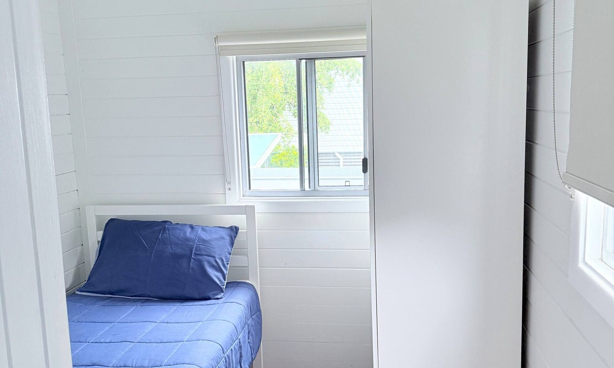 Emu Park Resort | Beach Dorm accommodation with shared toilet & shower