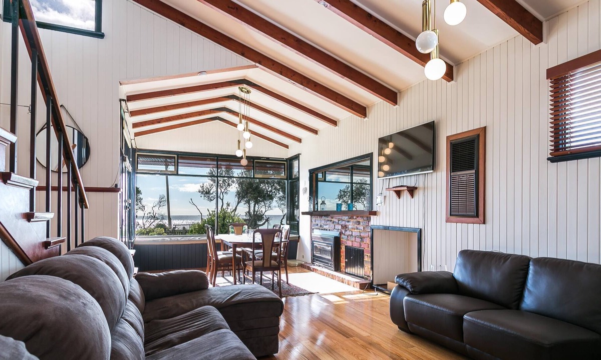 Safety Beach House | Beach Front Beauty@Safety Beach - Ddirectly opposite the beach with large back yard.