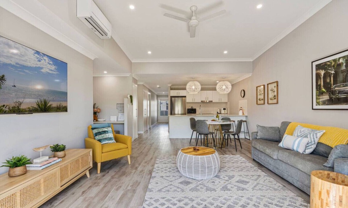 Urangan Apartment | Beach & Harbour Access - Ideal for Whale Watching