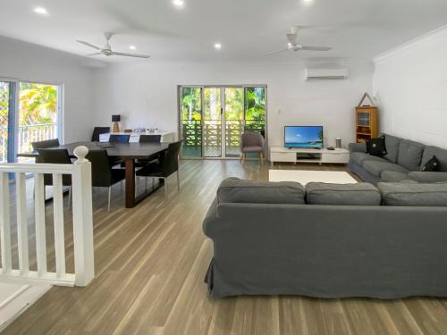 Arcadia House | 'Beach Haven' House in Arcadia with huge Pool & Wifi, near beaches