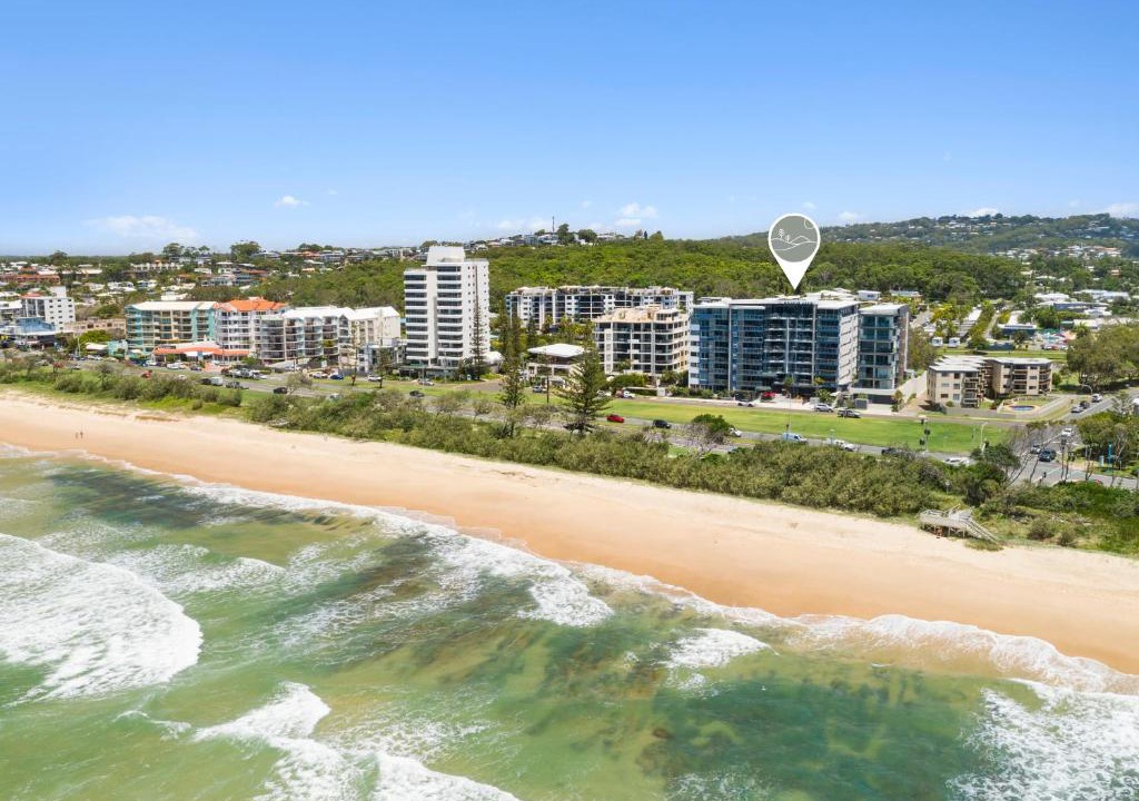 Alexandra Headland Apartment | Beach Life - Luxe beachfront Apt