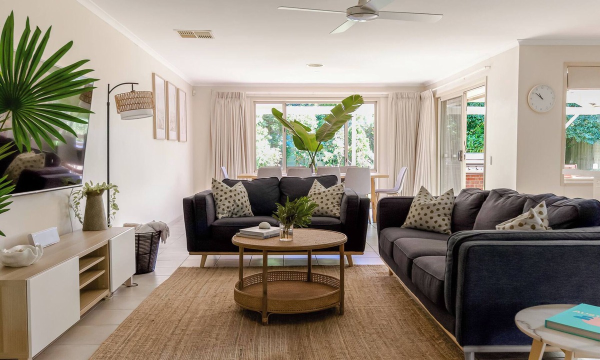 Safety Beach House | Beach Pad - 4pm check out Sundays*