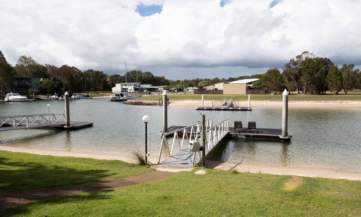 Gold Coast House | Beached At Straddie - Island retreat on Sth Stradbroke Island -boat access only