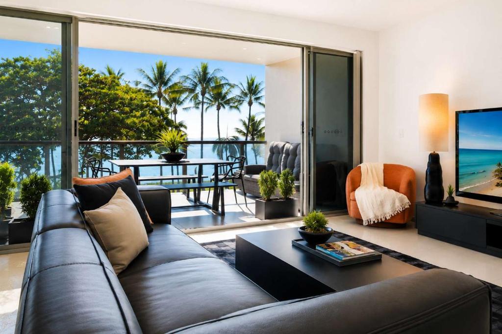 North Ward Apartment | Beachfront 3BR Apartment on The Strand, Pool & Parking