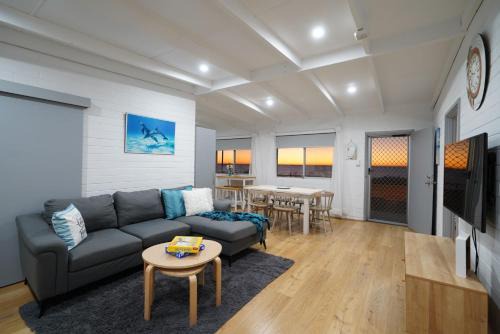 Quinns Rocks House | Beachfront 3BR Home with Stunning Ocean Views