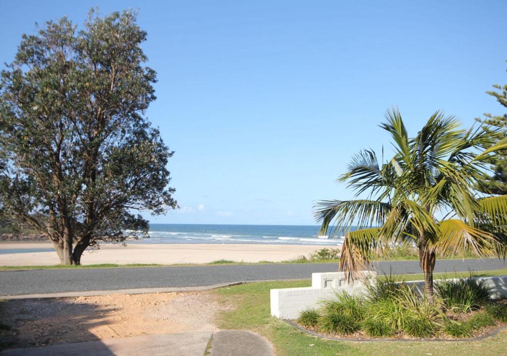 Lake Cathie Apartment | Beachfront 4