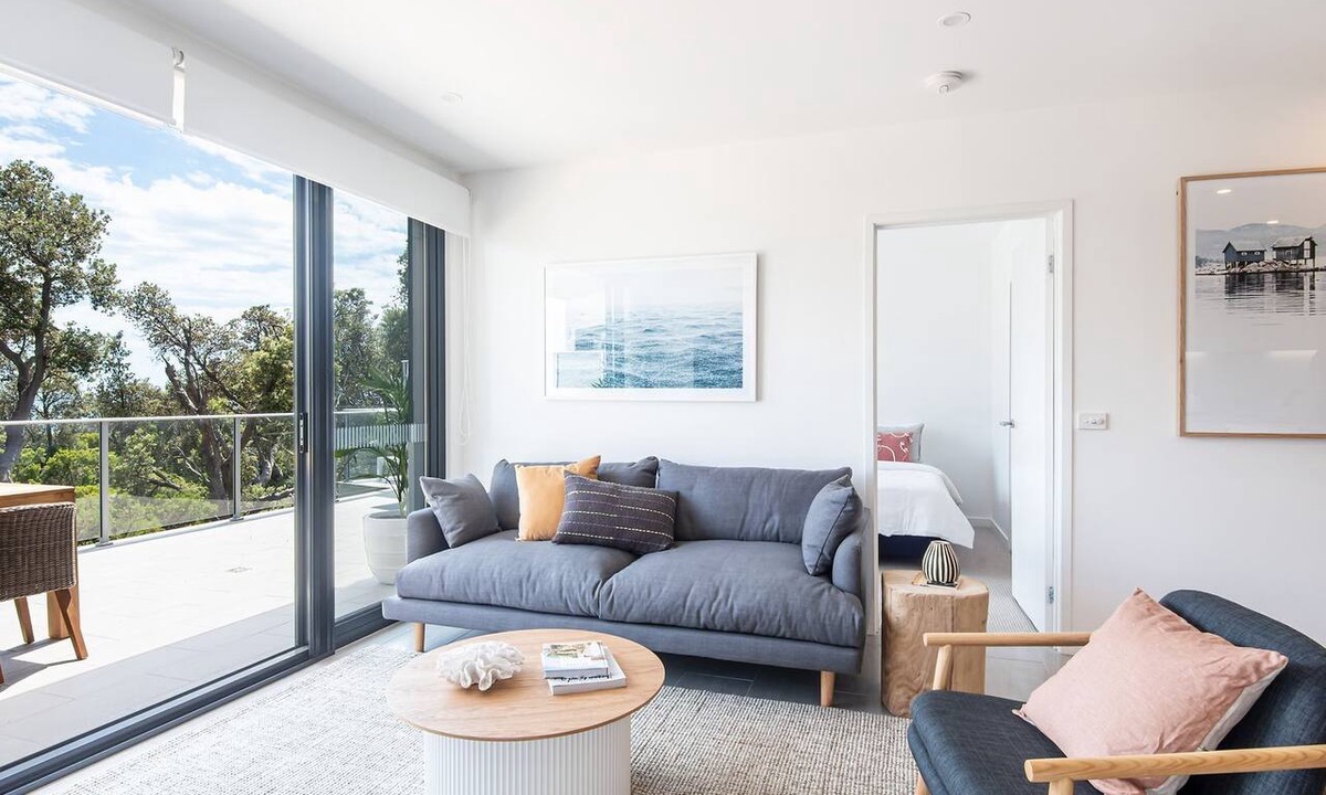 Rosebud Apartment | Beachfront Apartment with lots of Wow