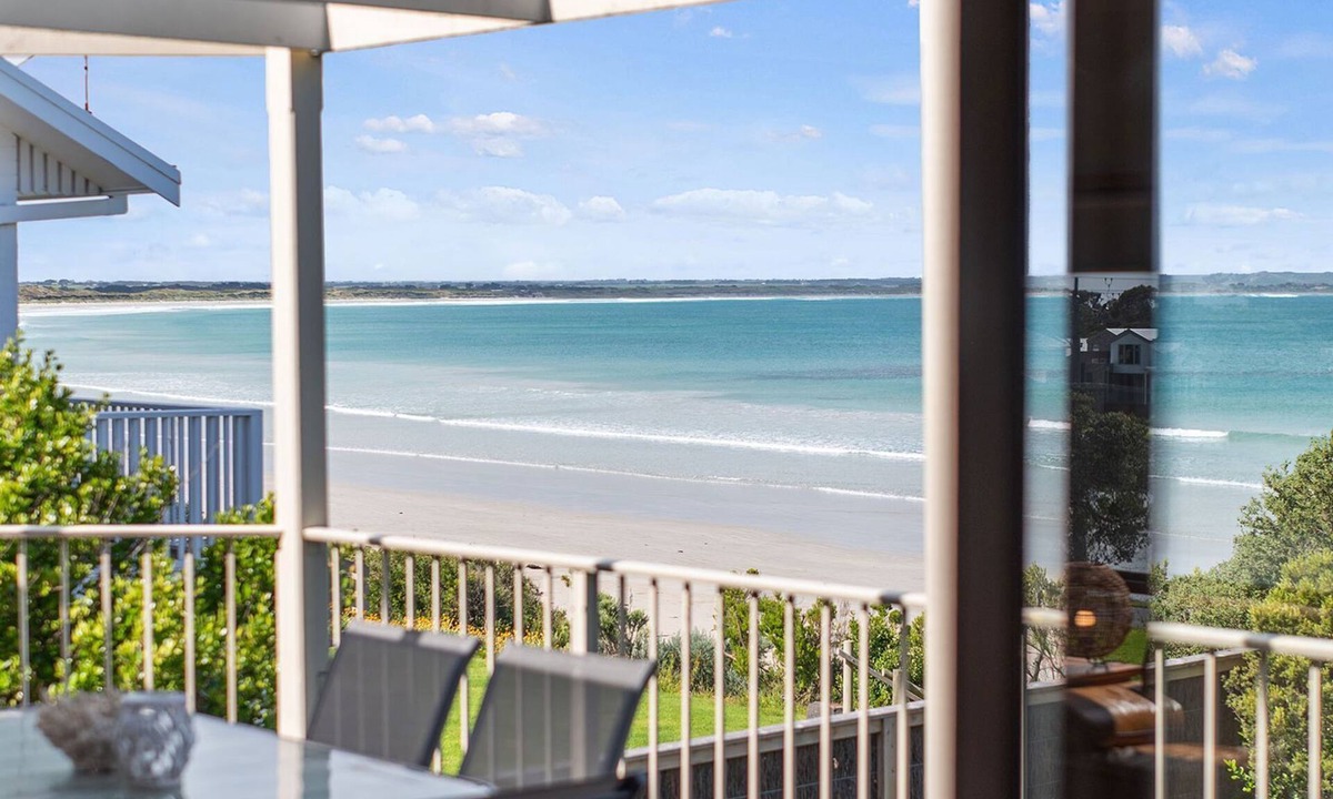 Port Fairy Apartment | Beachfront - elevated ocean views