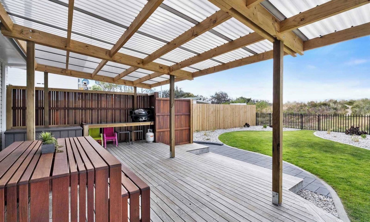 Lauderdale House | Beachfront Getaway with Modern Amenities-Comfort.