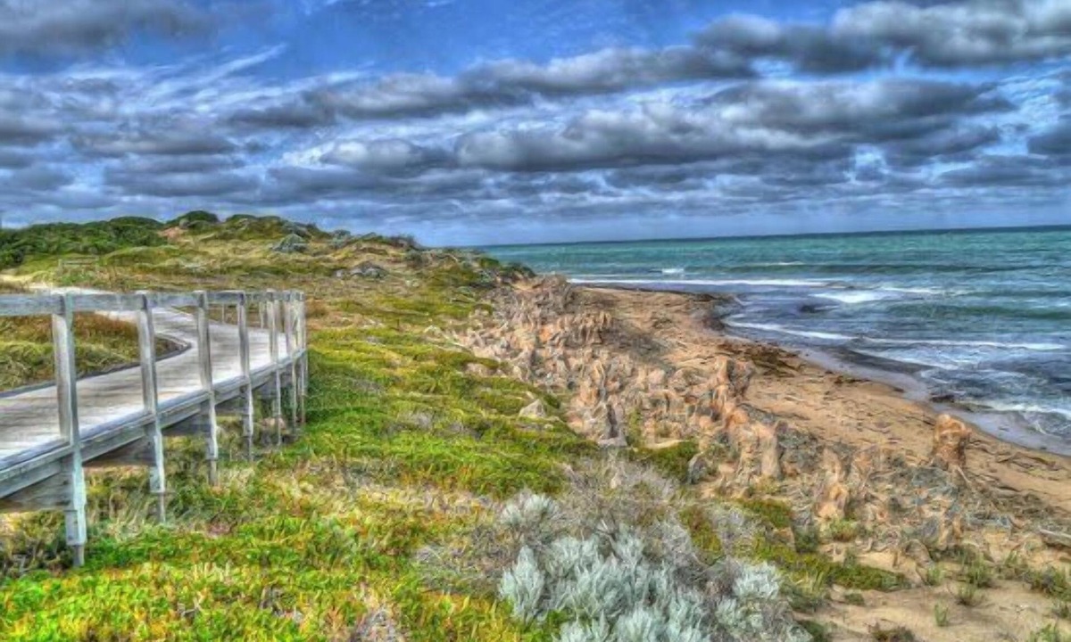 Halls Head House | Beachfront Haven with Stunning Views
