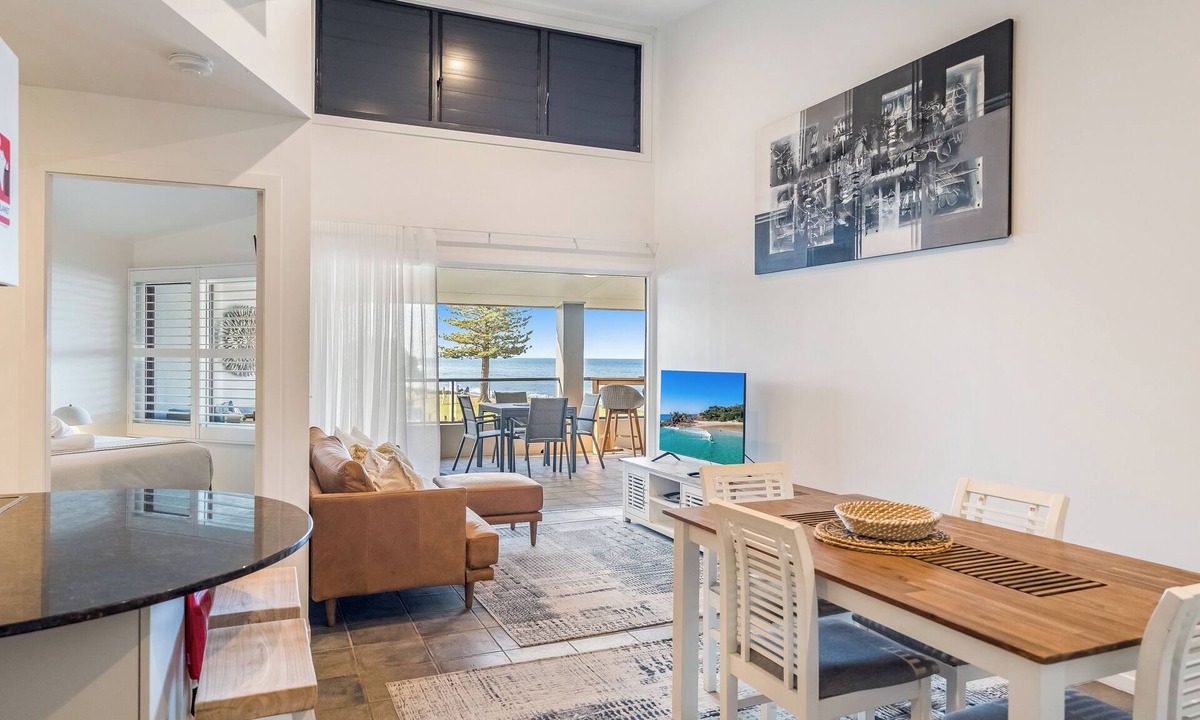 North Creek Apartment | Beachfront holiday that delivers prime positioning.