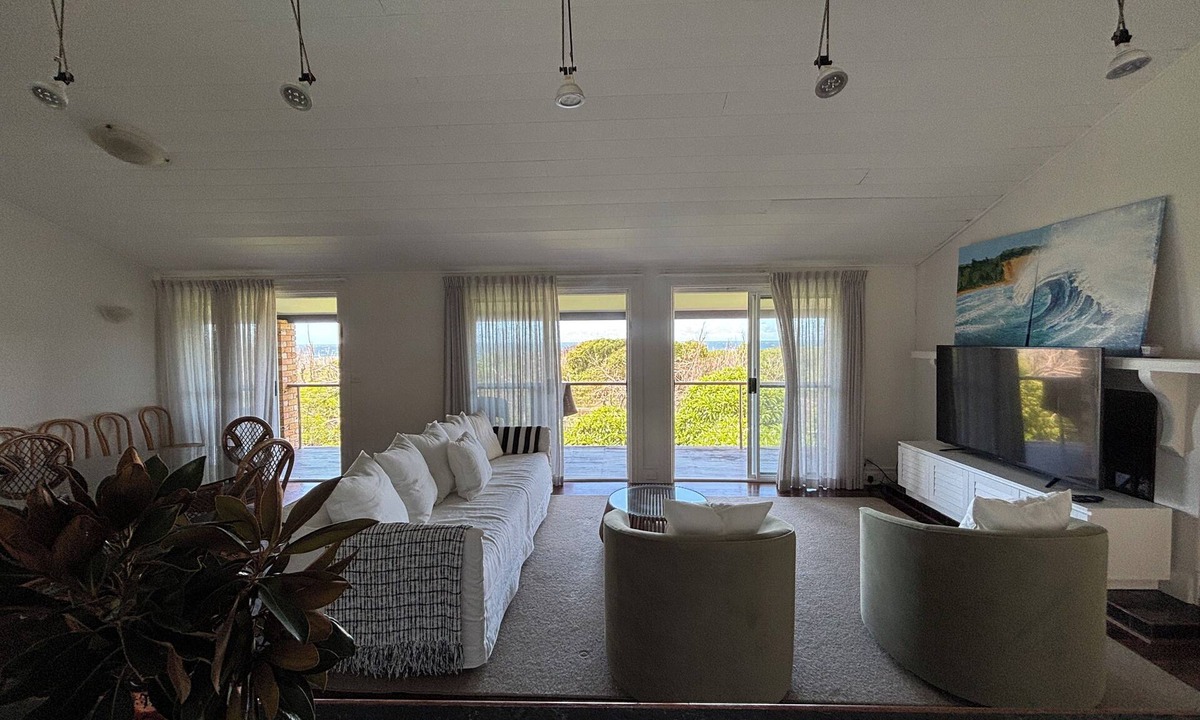 Forster House | Beachfront house on beautiful One Mile Beach