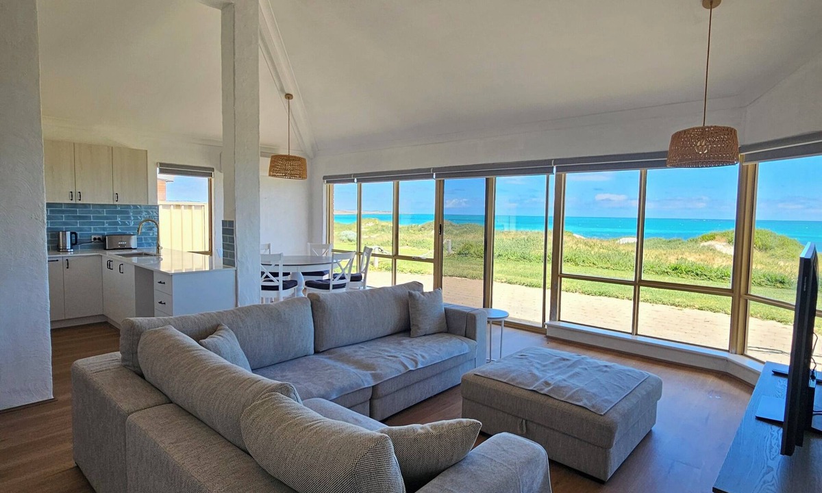 Ledge Point House | Beachfront retreat with breathtaking views steps from the shore.