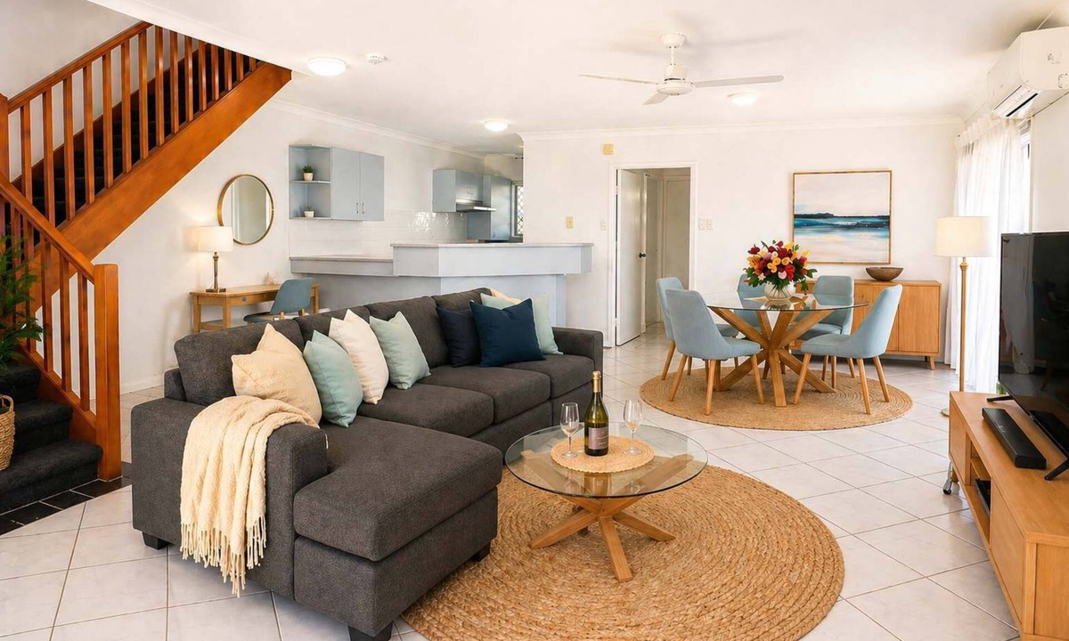 North Ward Apartment | Beachside 2BR Apartment with Parking 1 Min Walk to The Strand Townsville